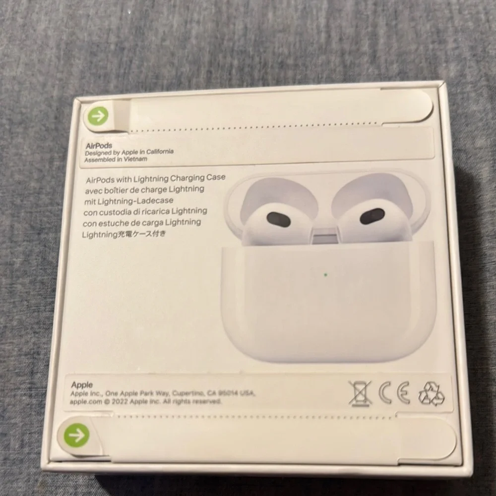 Apple White AirPods Pro Headset NEW SEALED AIRPODS 3rd Generation